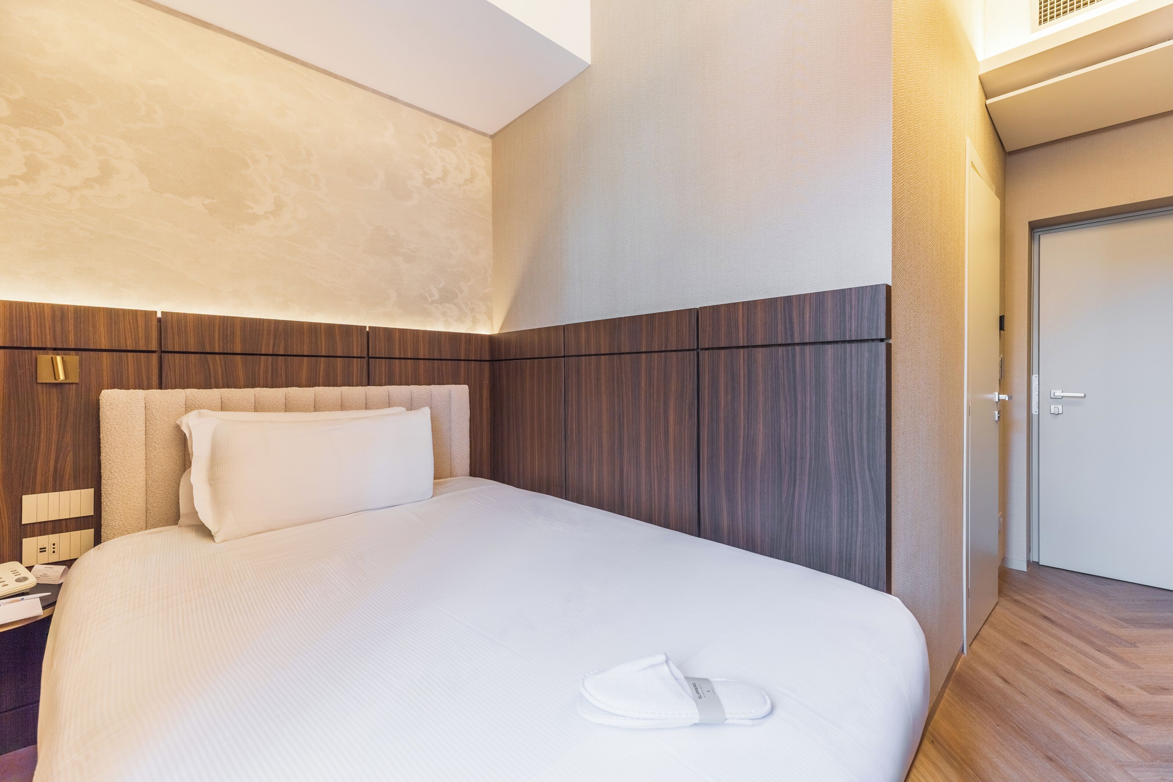 Standaard kamer, 1 eenpersoonsbed, niet-roken | Hypoallergeen beddengoed, een minibar, een kluis op de kamer, een bureau