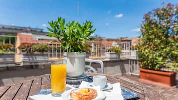 Habitación superior, 1 cama King size, para no fumadores, Terraza | Ropa de cama hipoalergénica y minibar