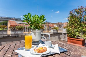 Hypo-allergenic bedding, minibar, in-room safe, desk - Hotel Raffaello, Sure Hotel Collection by Best Western (Rome)