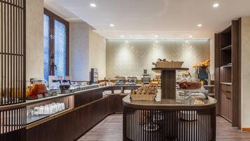 Café da manhã com buffet todos os dias (EUR 14 por pessoa)