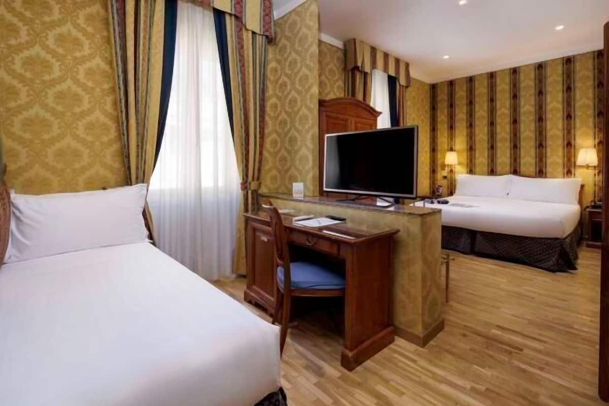 Hypo-allergenic bedding, minibar, in-room safe, desk