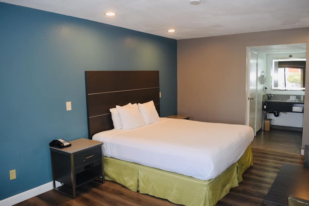 Desk, blackout curtains, free WiFi, bed sheets