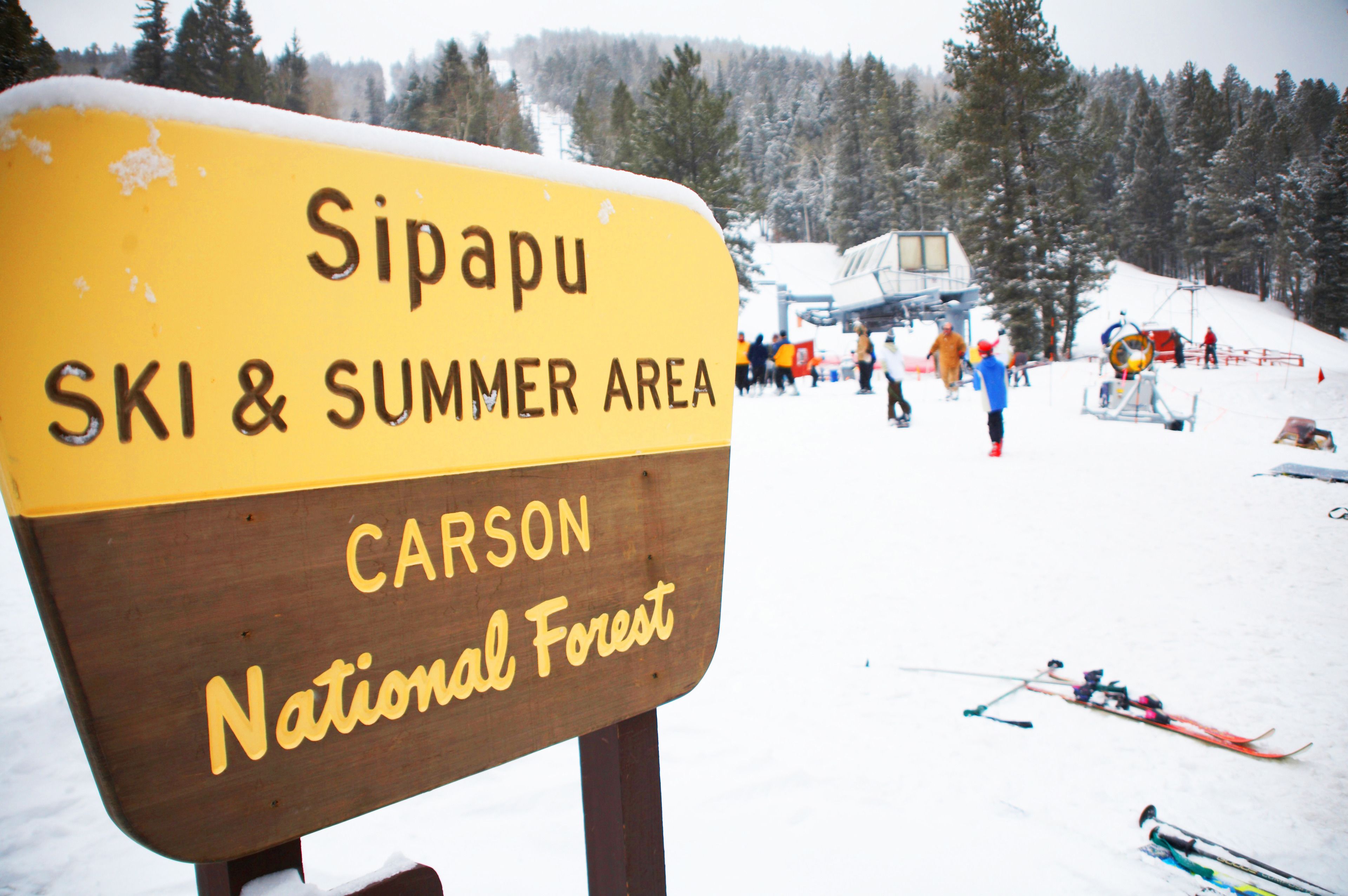 A sign for the Sipapu Ski & Summer Area in Carson National Forest.