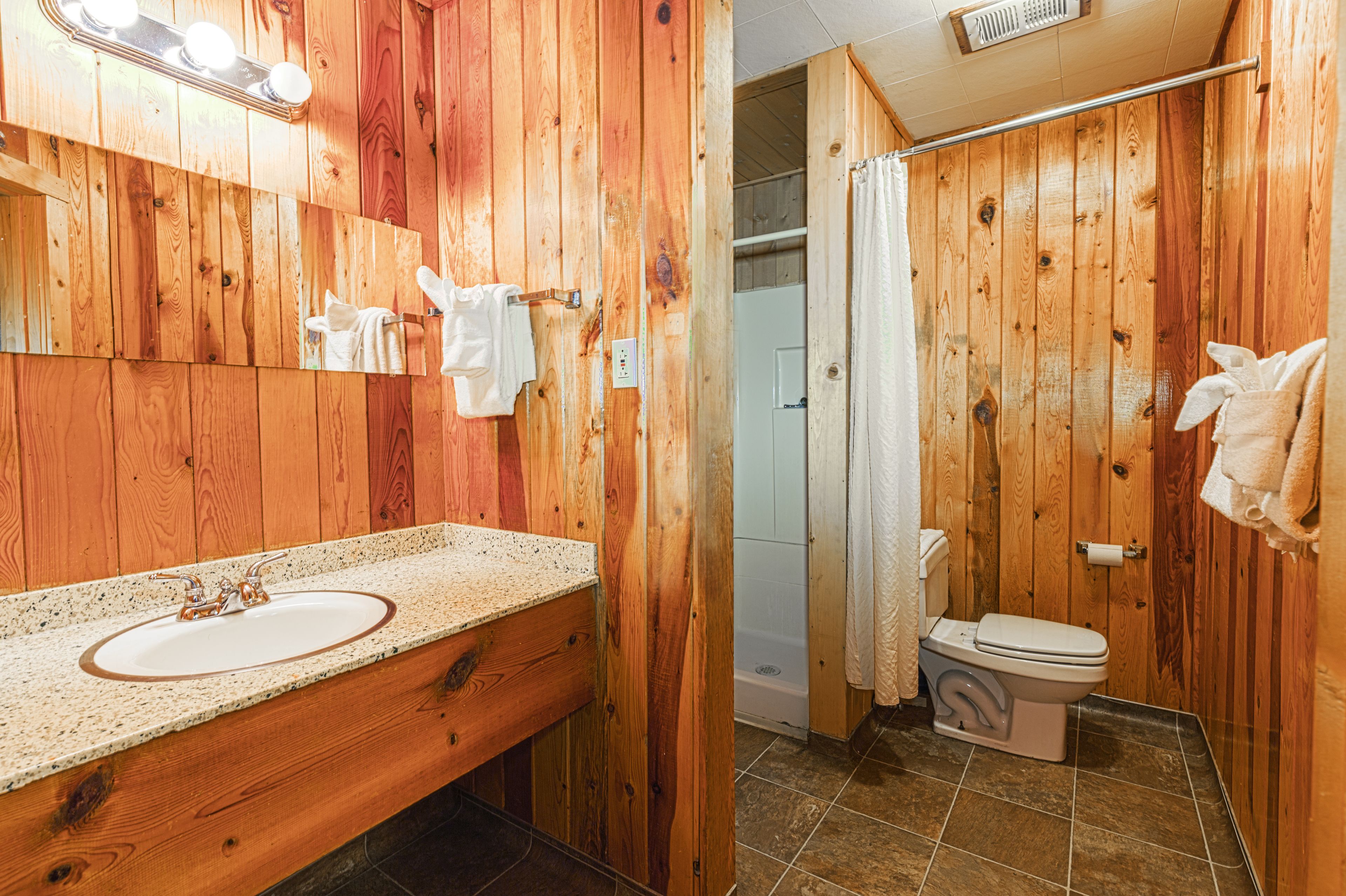 Family Room | Bathroom | Shower, towels