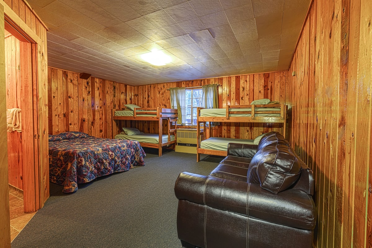 Family Room | Free WiFi, bed sheets