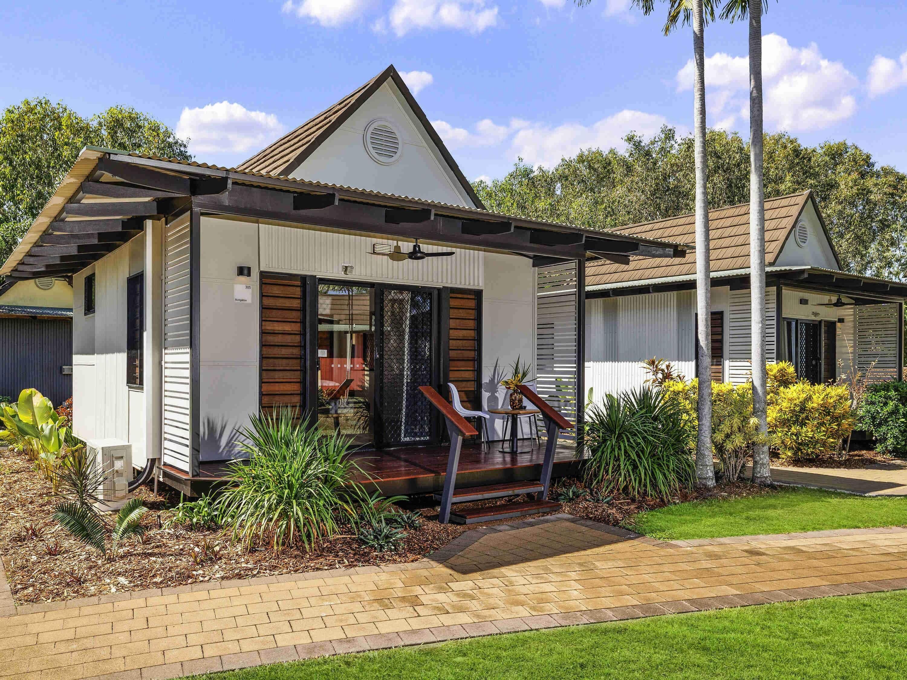 Bungalow – deluxe, 1 dobbeltseng | Skrivebord, blendingsgardiner og strykejern/-brett