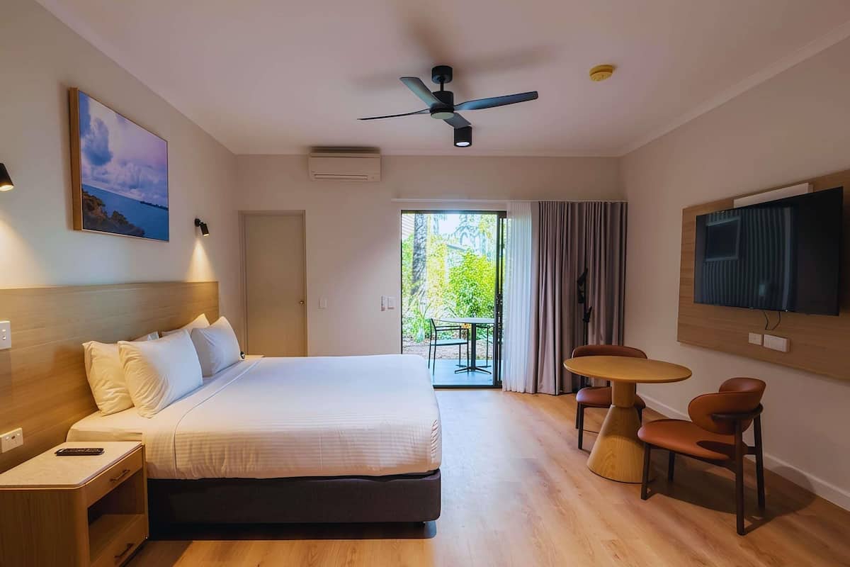 Deluxe Room, 1 King Bed