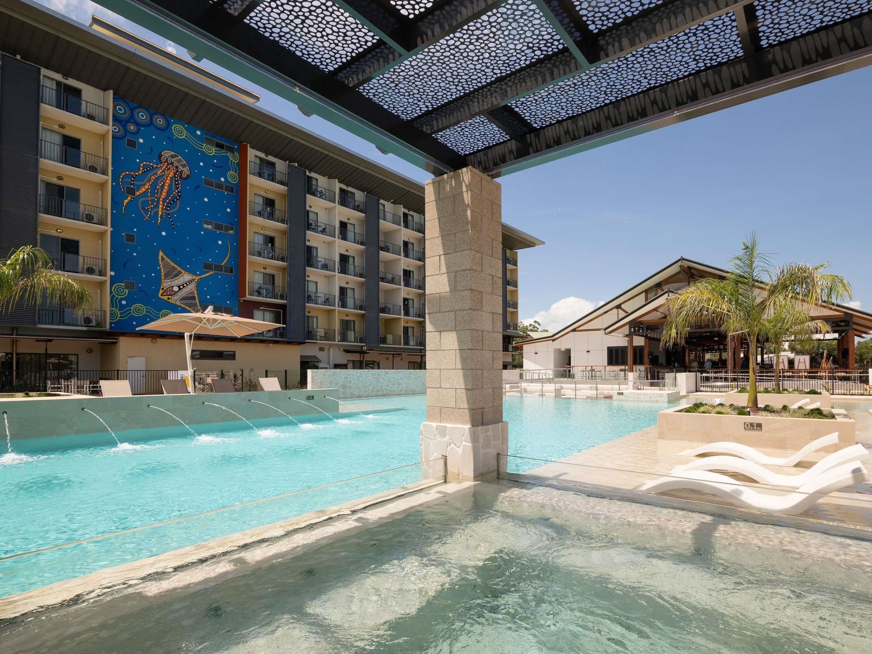 2 outdoor pools, pool umbrellas