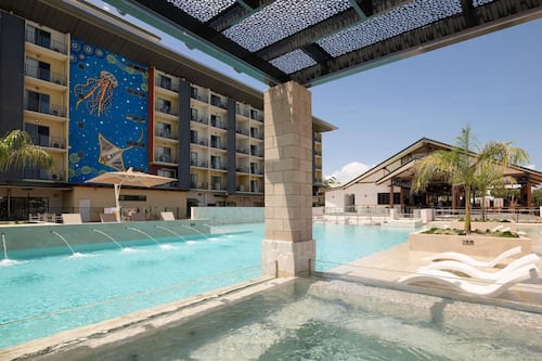2 outdoor pools, pool umbrellas