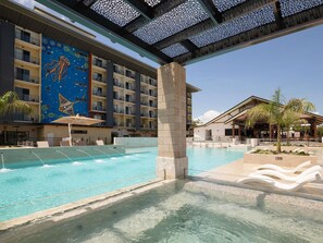 2 outdoor pools, pool umbrellas