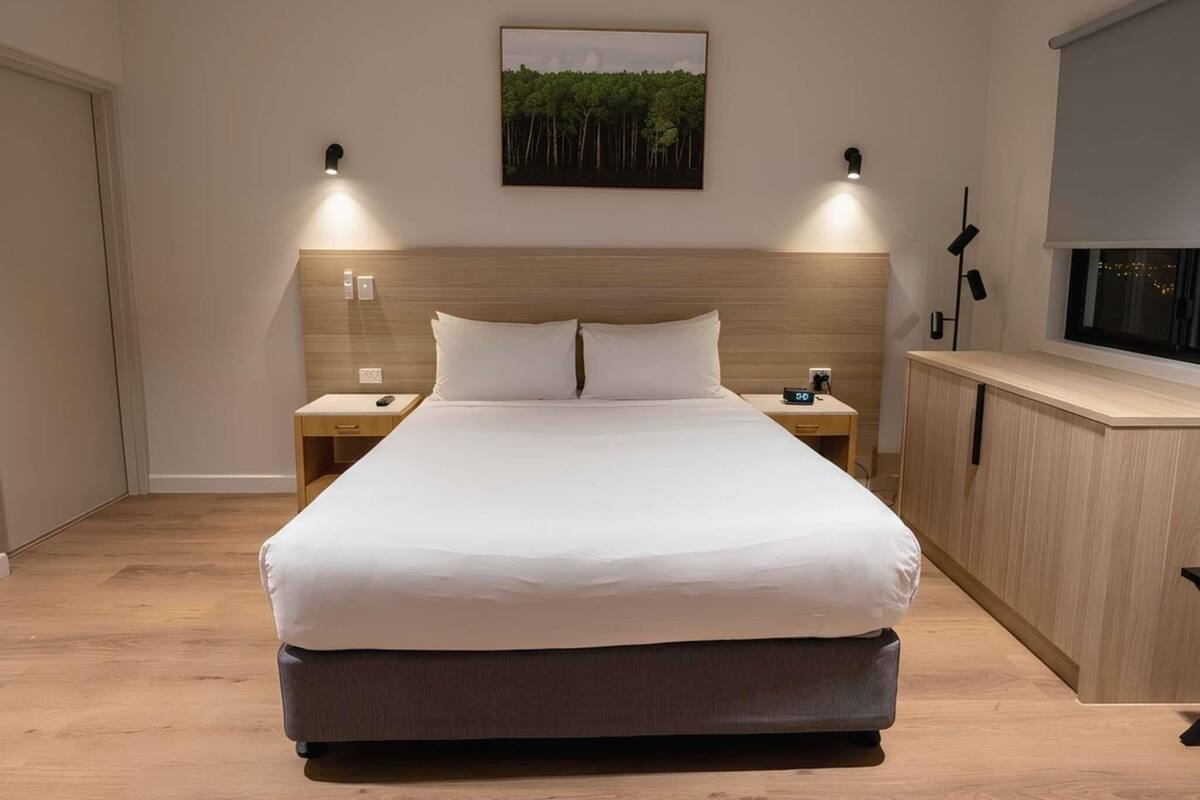Superior Room, 1 King Bed | Desk, blackout drapes, iron/ironing board, cribs (free)