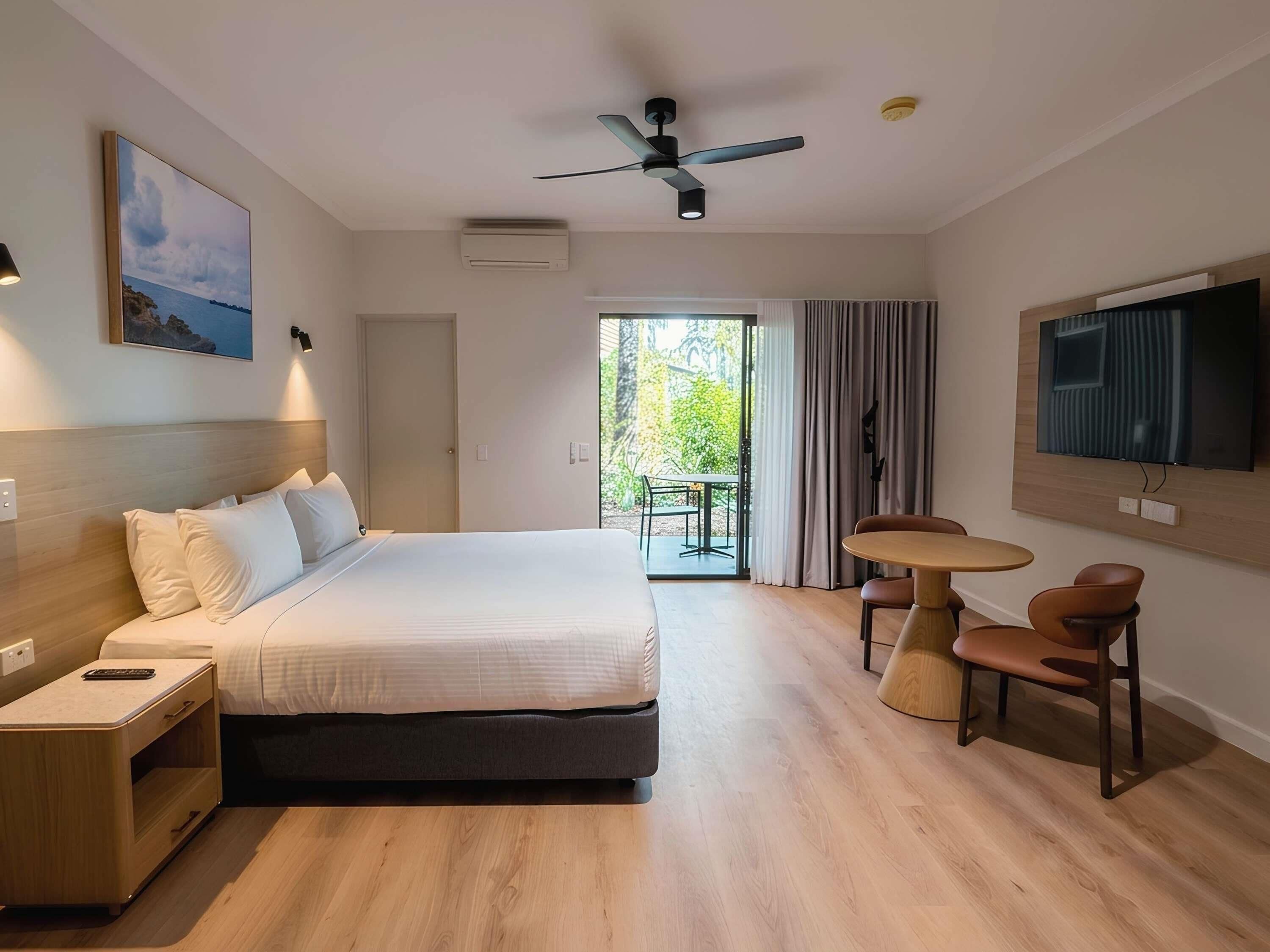 Deluxe Room, 1 King Bed