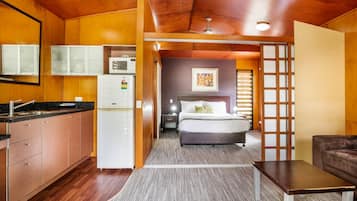 Bungalow, 1 Queen Bed (Resort)
