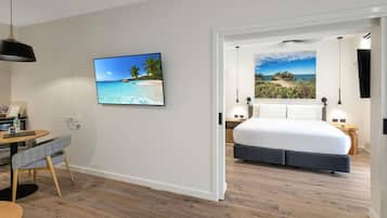 Deluxe Suite, 1 King Bed | Desk, blackout drapes, iron/ironing board, free cribs/infant beds