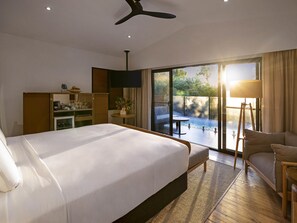 Villa, 1 King Bed | Desk, blackout drapes, iron/ironing board, free cribs/infant beds - Mercure Darwin Airport Resort (Eaton)