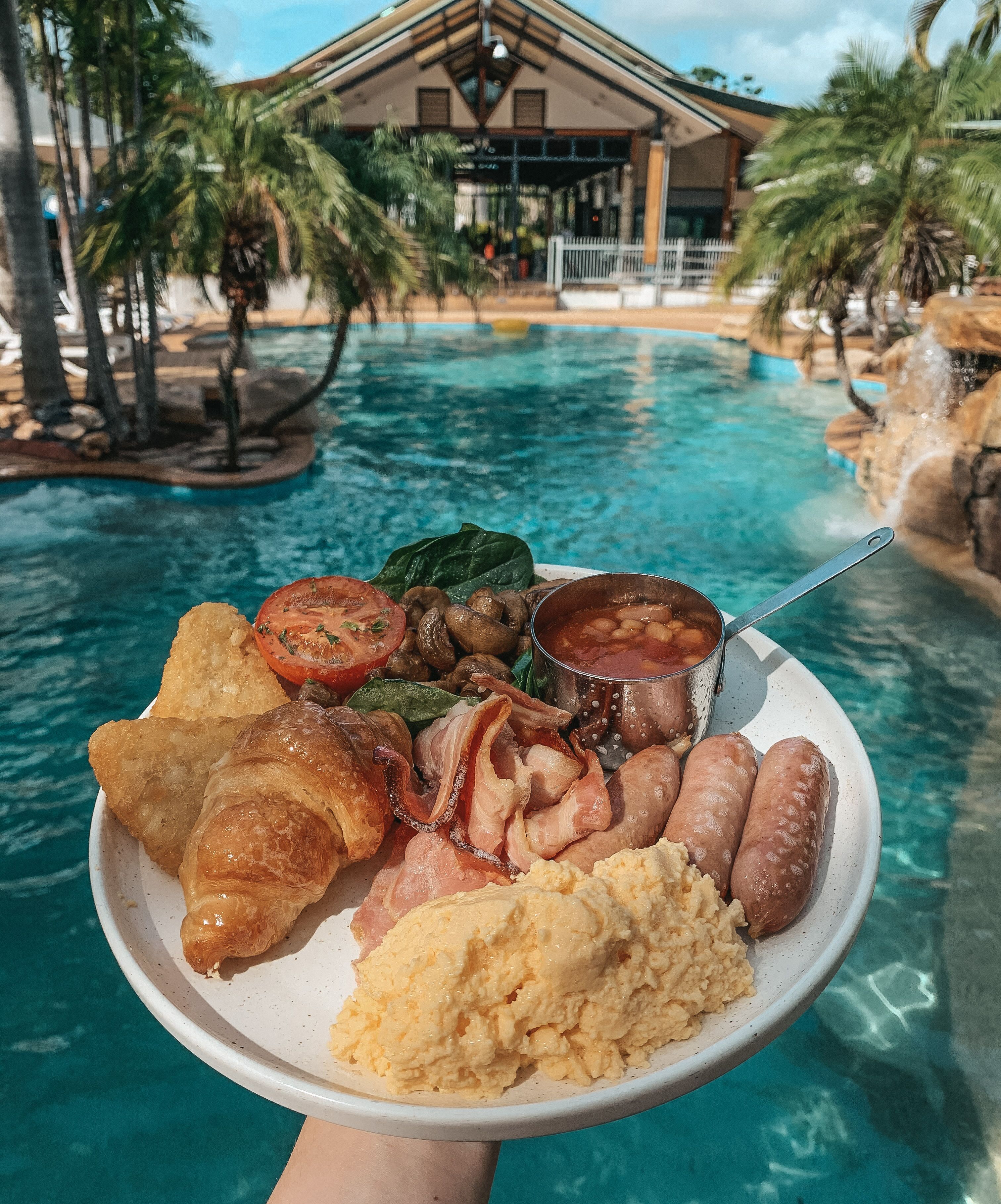 daily buffet breakfast for a fee