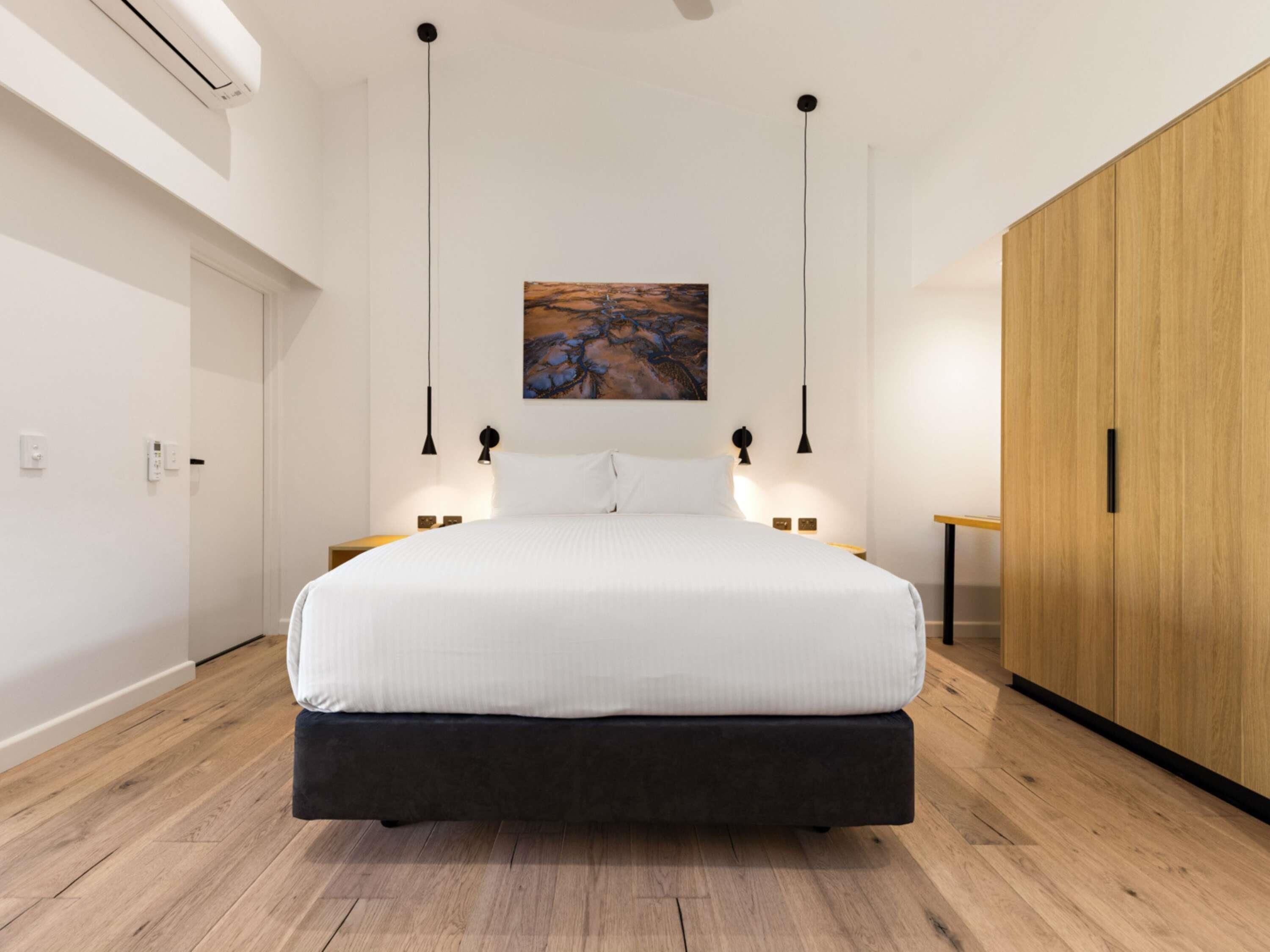 Deluxe Room, 1 Queen Bed | Desk, blackout drapes, iron/ironing board, free cribs/infant beds