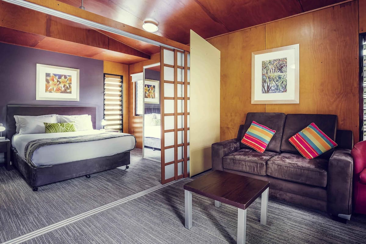 Bungalow, 1 Queen Bed (Resort)