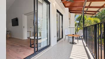 Deluxe Suite, 1 King Bed | Terrace/patio