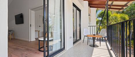 Deluxe-Suite, 1 King-Bett | Terrasse/Patio