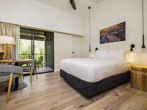 Deluxe Room, 1 Queen Bed | Desk, blackout curtains, iron/ironing board, free cots/infant beds - Mercure Darwin Airport Resort (Eaton)