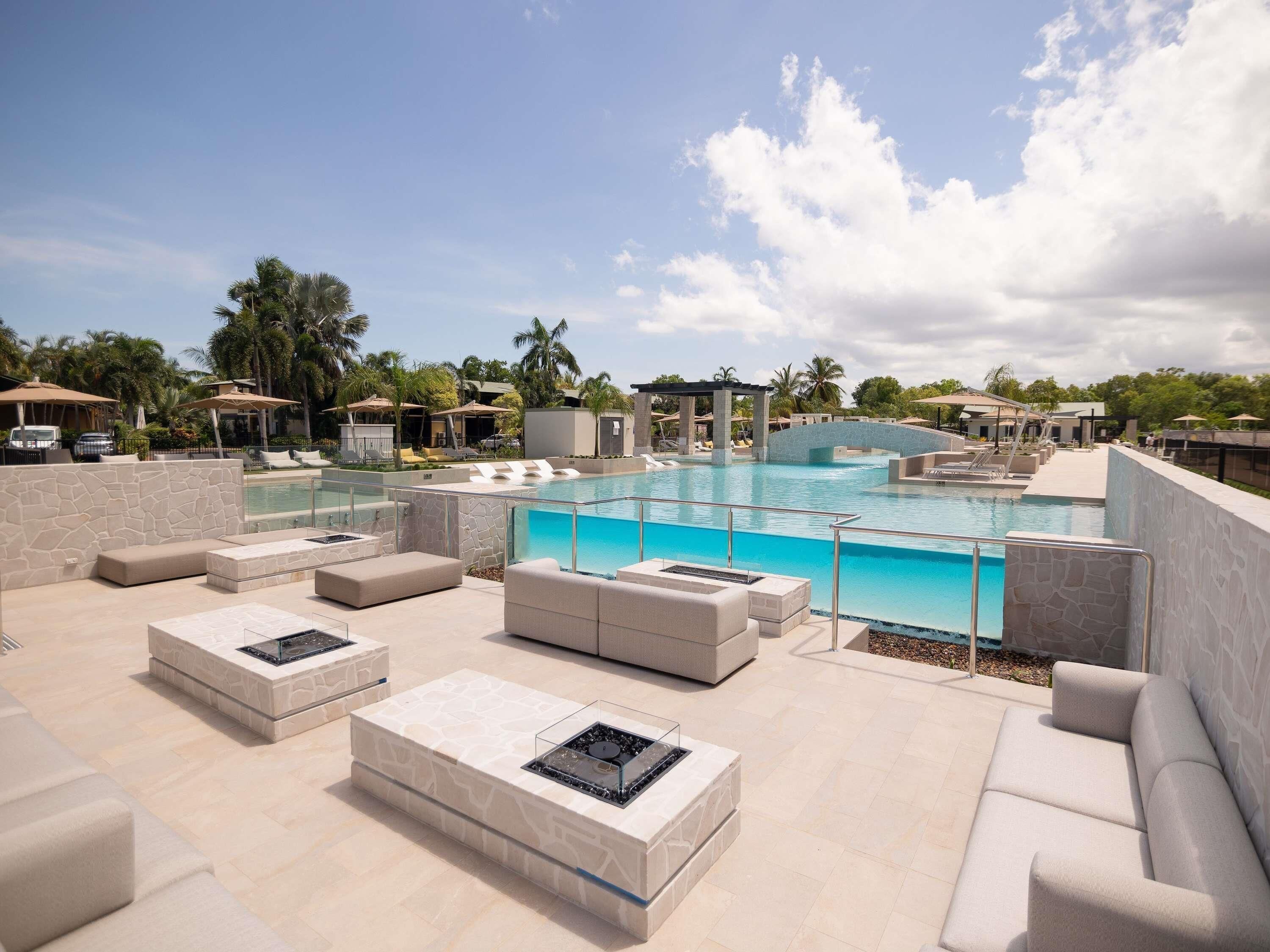 2 outdoor pools, pool umbrellas