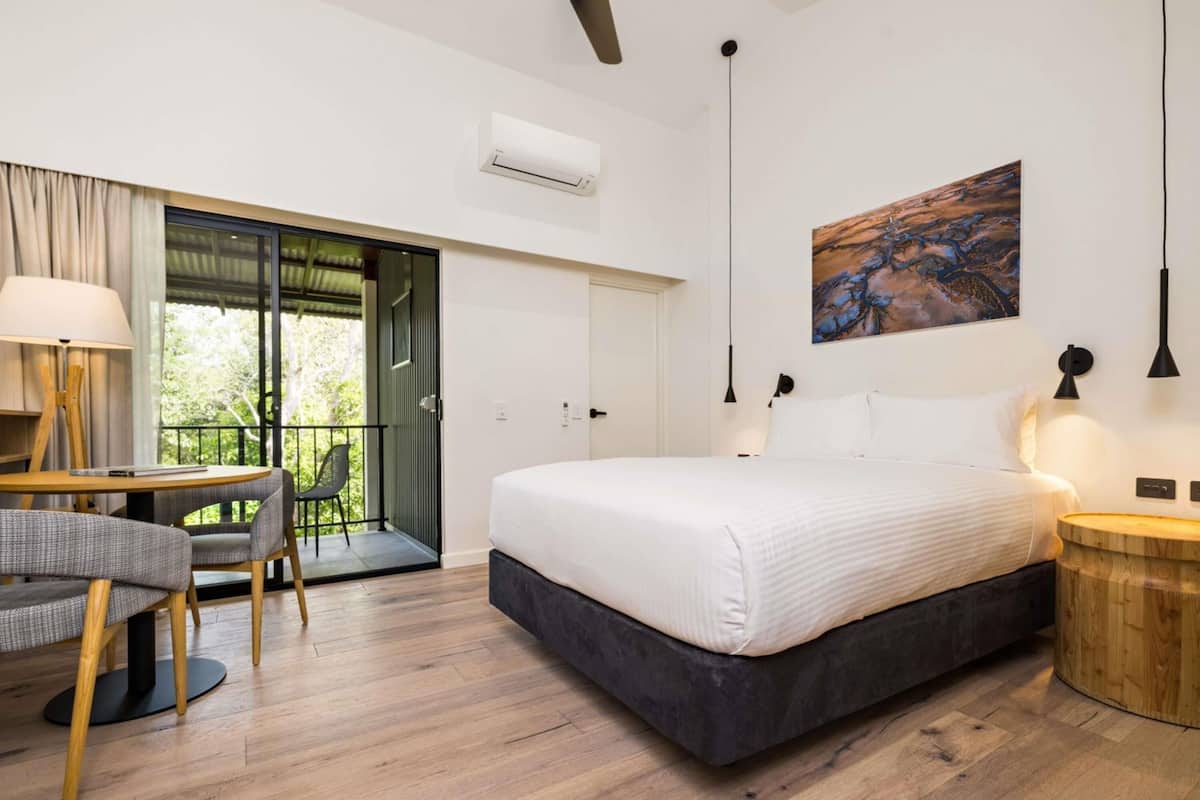 Chambre Deluxe, 1 grand lit | Bureau, rideaux d’obscurcissement, fer et planche à repasser