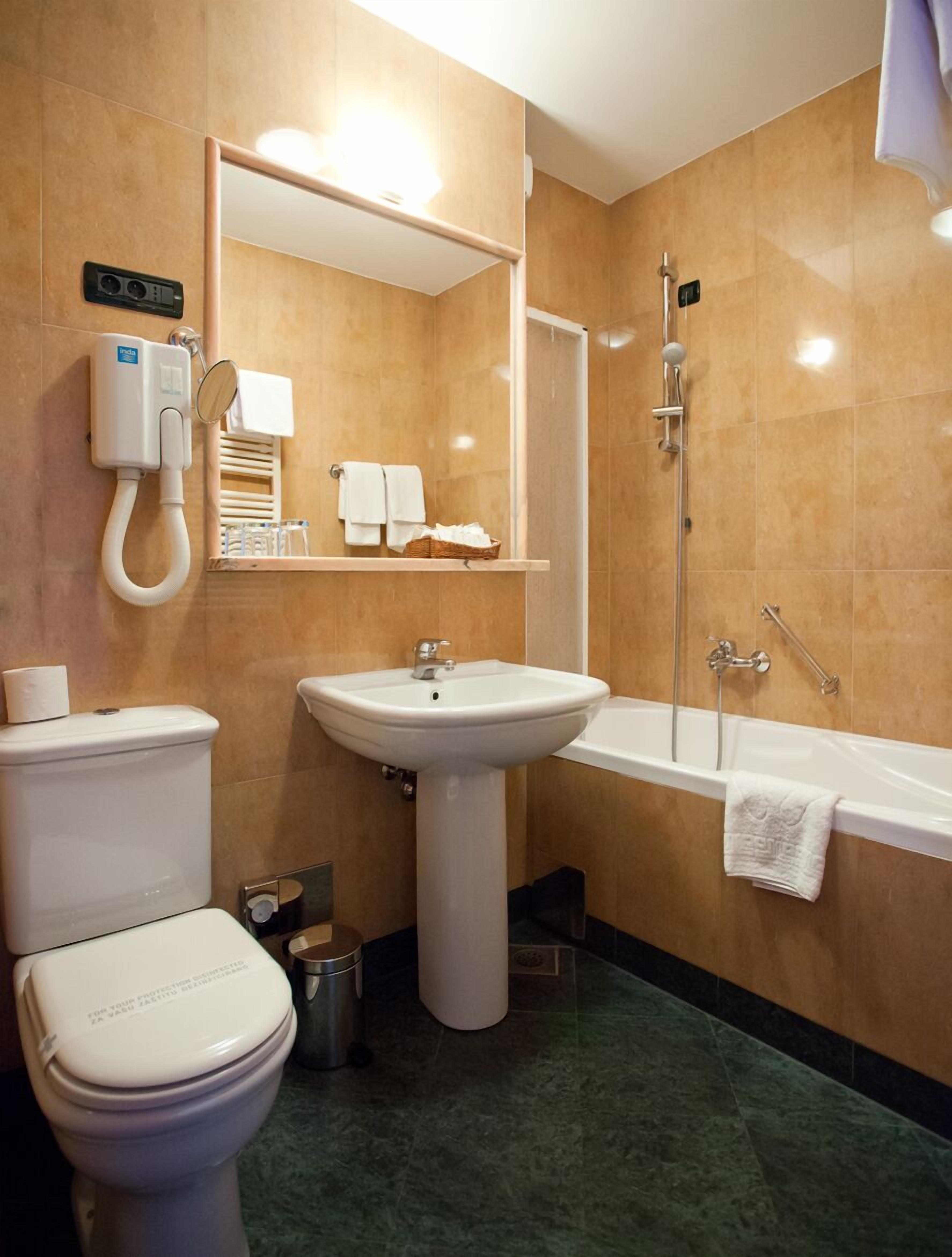 combined shower/bathtub, free toiletries, hair dryer, slippers
