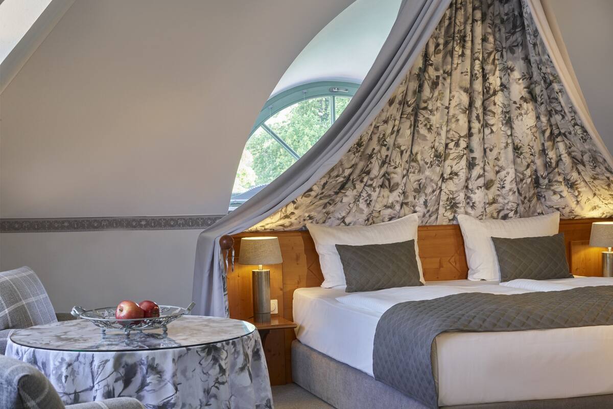 1 bedroom, premium bedding, minibar, in-room safe