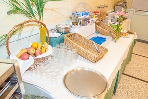 Kontinentális reggeli mindennap (fejenként EUR 6 áron)