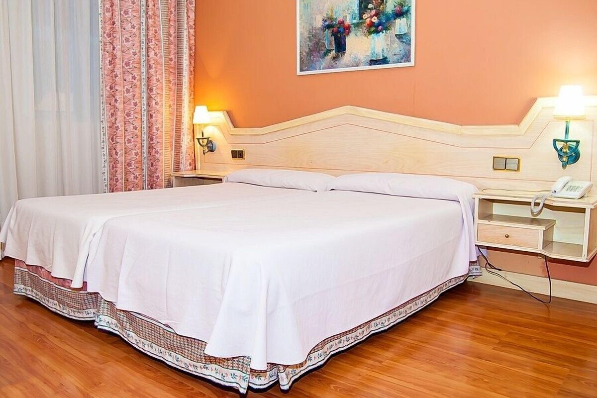 Minibar, cots/infant beds, free WiFi