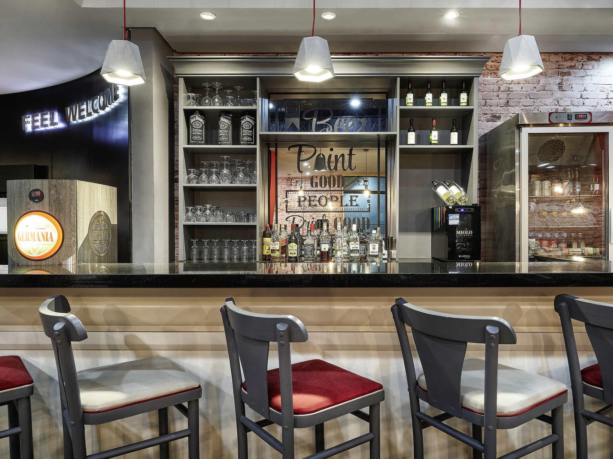 Bar (en el alojamiento)