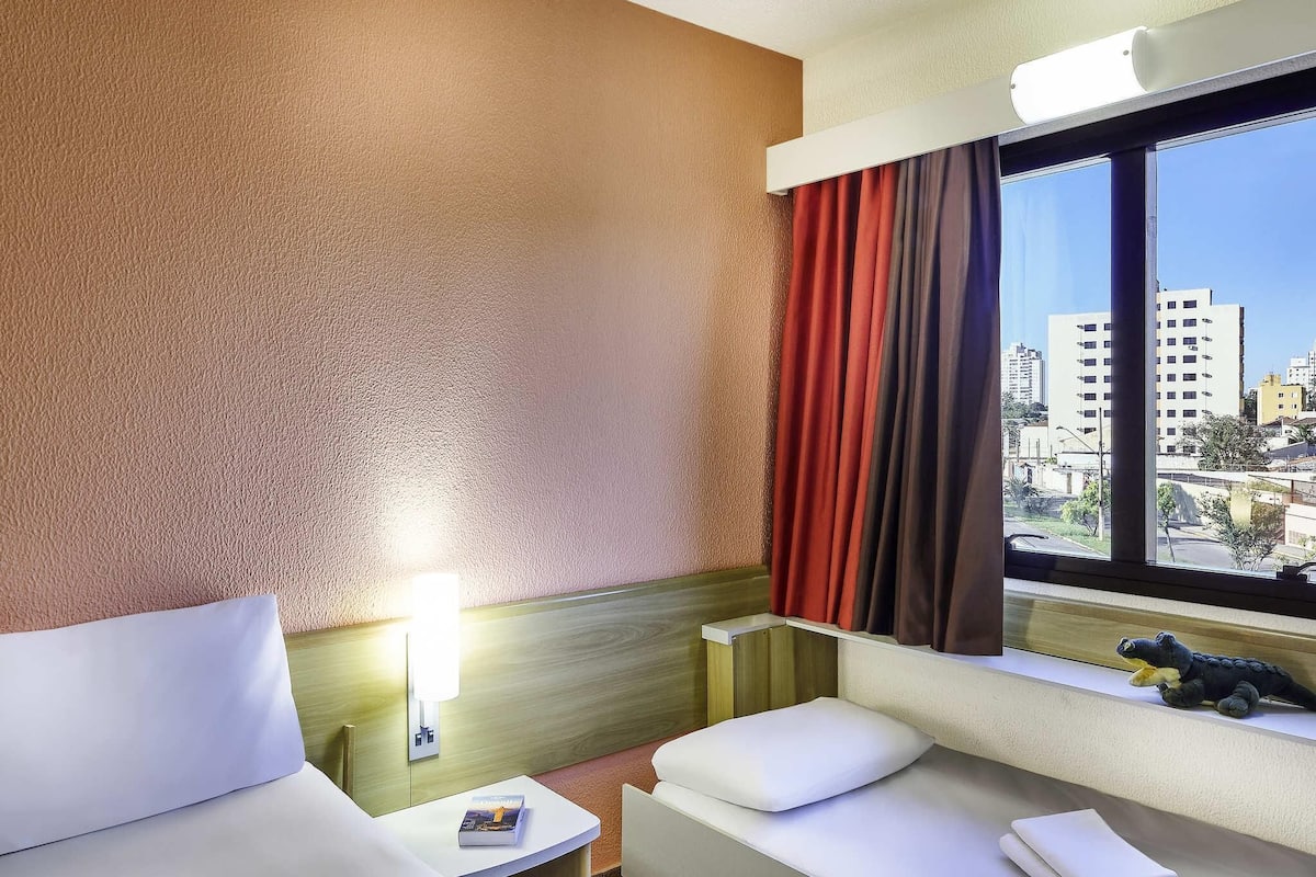 Room, Multiple Beds