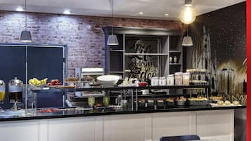 Desayuno buffet todos los días (con cargo)