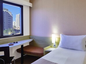 Departamento estándar, 2 camas individuales | Minibar, cortinas blackout y insonorización 