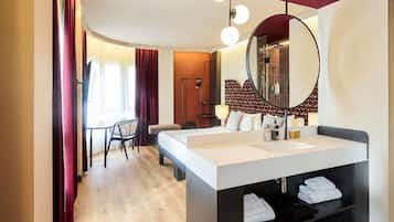 Habitación Premium (with views) | Edredones de plumas, colchones viscoelásticos, escritorio