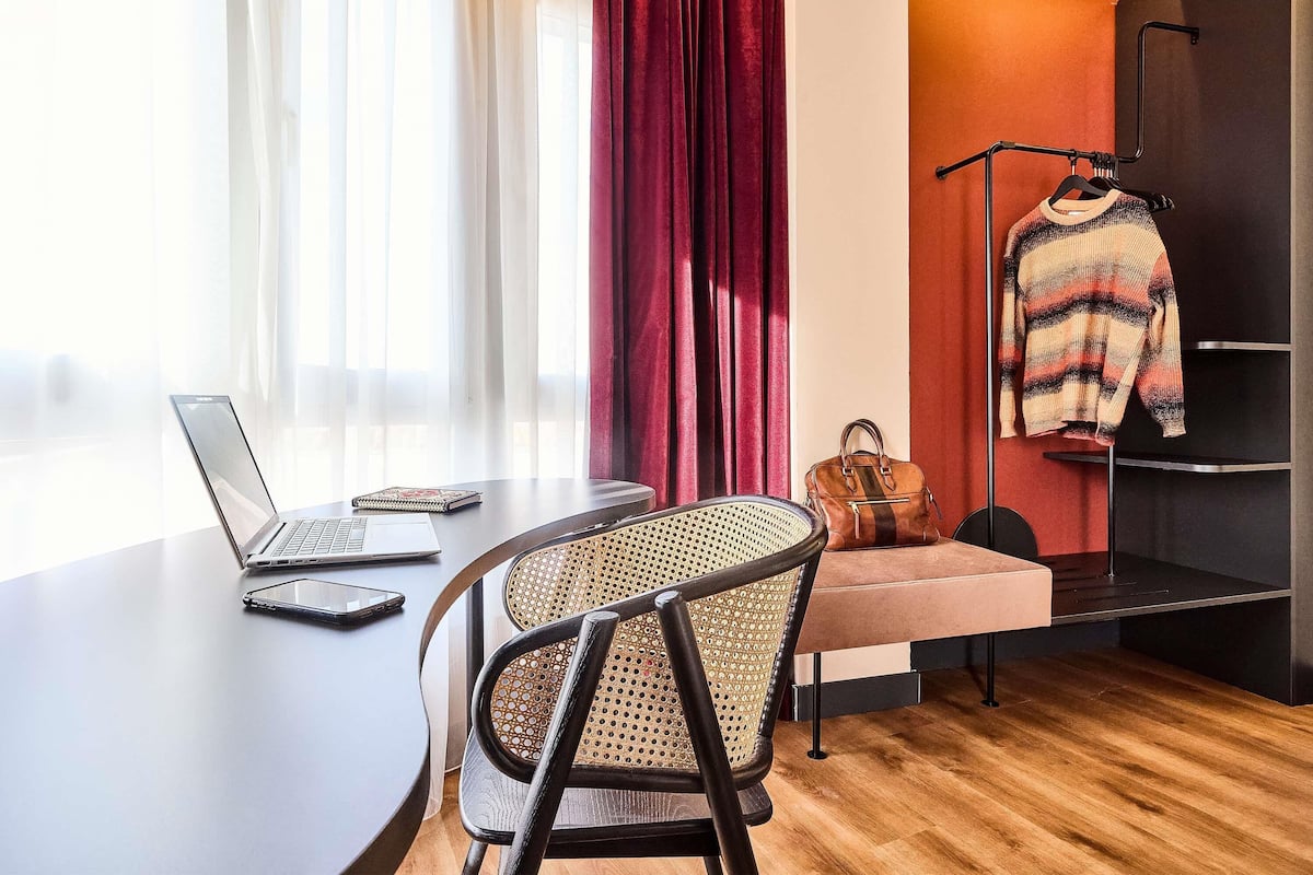 Quarto premium (with views) | Escrivaninha, quartos à prova de som, Wi-Fi de cortesia, roupa de cama