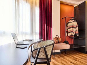 Premium Room (with views) | Down duvets, memory-foam beds, desk, blackout curtains - ibis Styles Madrid Maravillas (Madrid)