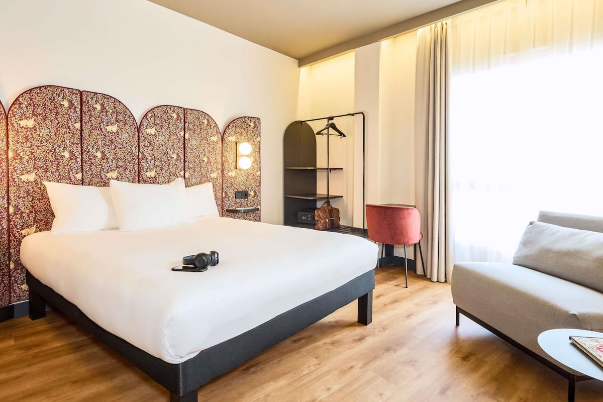 Rom – superior, 1 dobbeltseng | Skrivebord, lydisolert, wi-fi (inkludert) og sengetøy