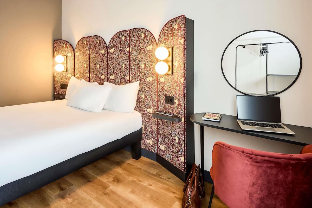 Dundyner, memory foam-senger, skrivebord og lydisolert