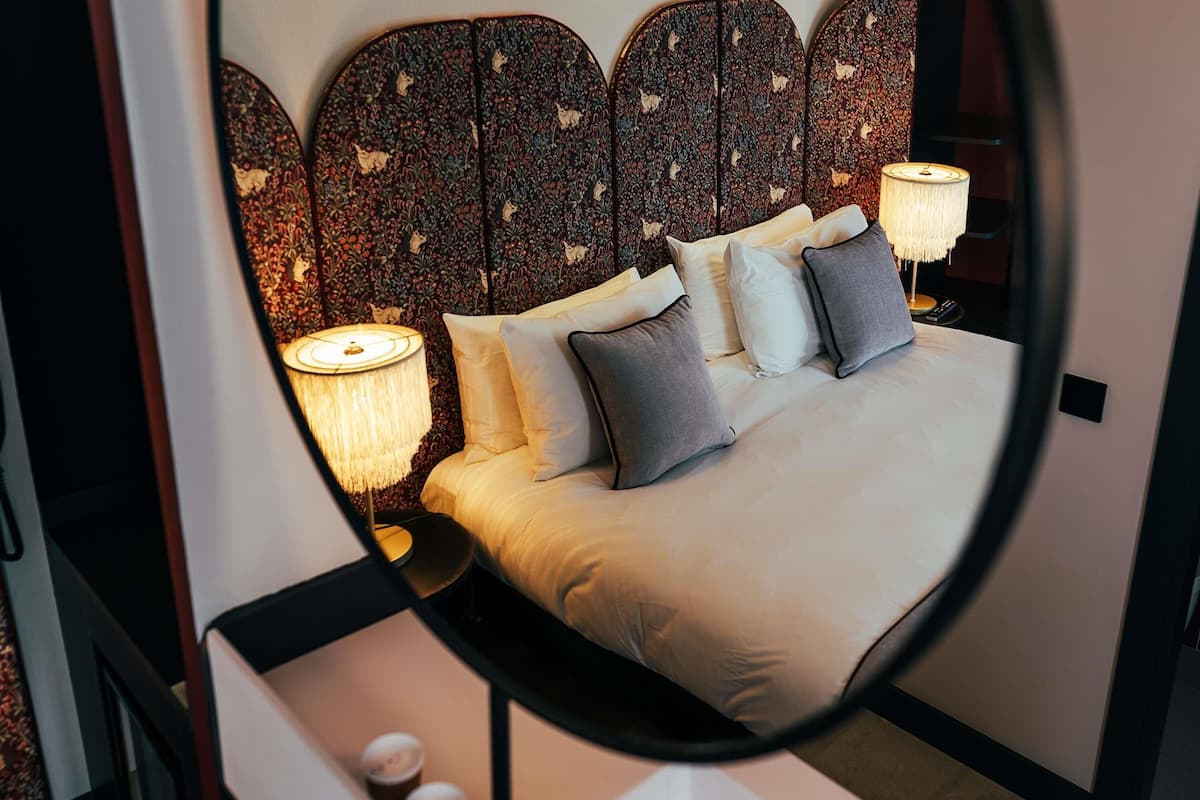 Chambre Premium (with views) | Couette en duvet d'oie, matelas mémoire de forme, bureau
