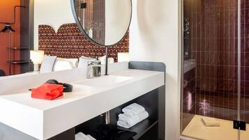 Quarto premium (with views) | Edredons de pluma, camas com colchões de espuma com sistema de memória