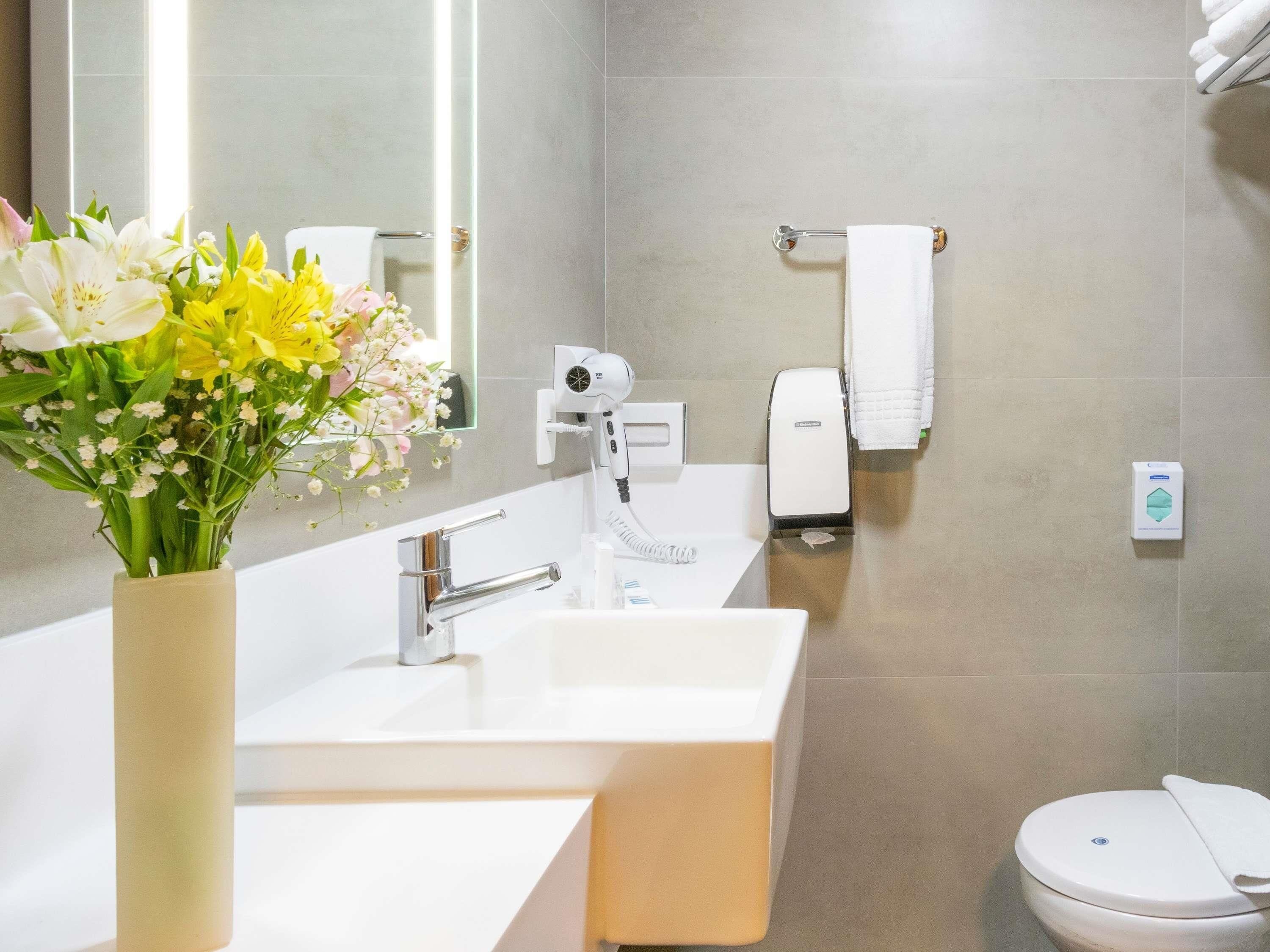 Hypo-allergenic bedding, minibar, in-room safe, desk