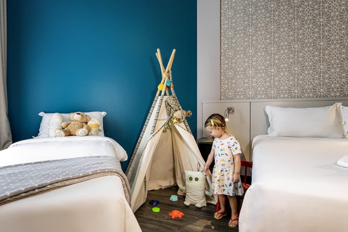 Executive Apartment, 2 Twin Beds | 1 bedroom, hypo-allergenic bedding, minibar, in-room safe