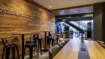 2 Restaurants, Frühstück, internationale Küche