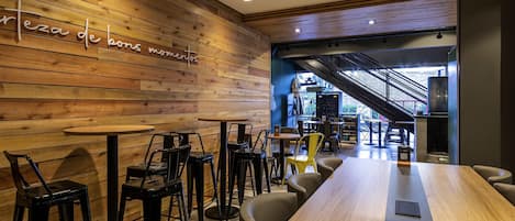 2 restaurants, breakfast served, international cuisine