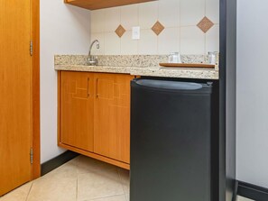 Standard Apartment, 1 Double Bed | Hypo-allergenic bedding, minibar, in-room safe, desk - Mercure Florianópolis (Florianópolis)