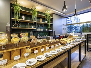 2 Restaurants, Frühstück, internationale Küche