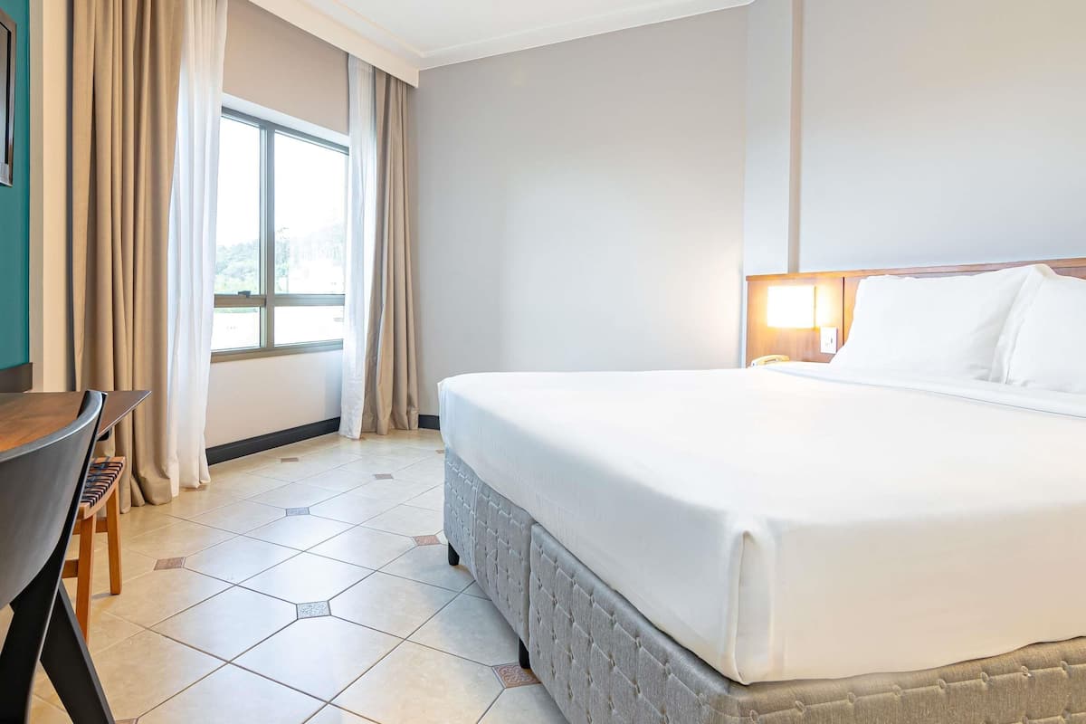 Departamento estándar, 1 cama matrimonial | Ropa de cama hipoalergénica y minibar