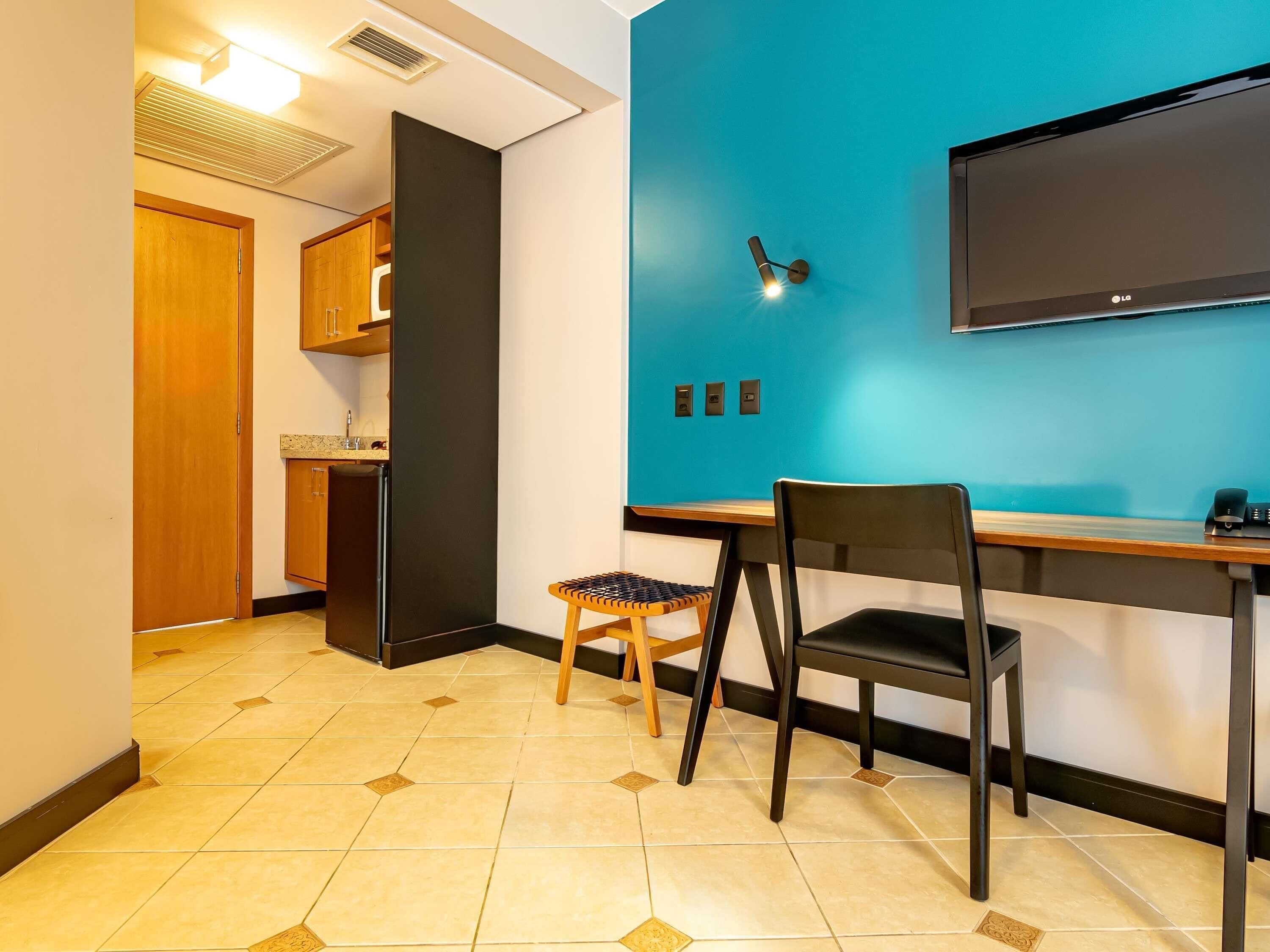 Hypo-allergenic bedding, minibar, in-room safe, desk